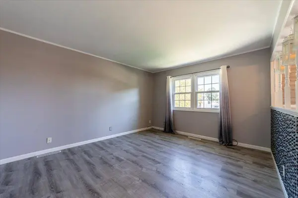 909 Brentwood Ave, Hastings, NE 68901