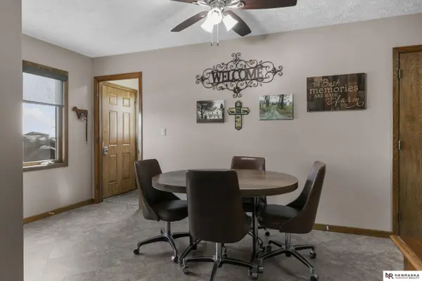 10277 SW 29 RD, Pickrell, NE 68422