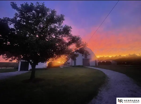 10277 SW 29 RD, Pickrell, NE 68422