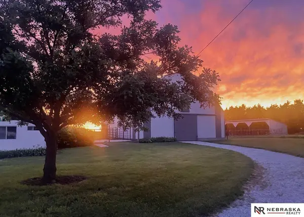10277 SW 29 RD, Pickrell, NE 68422