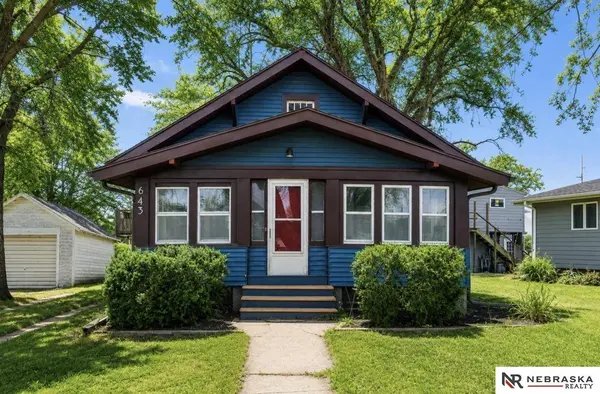 643 W 6th ST, York, NE 68467