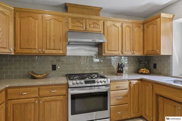 4815 Fir Hollow LN, Lincoln, NE 68516