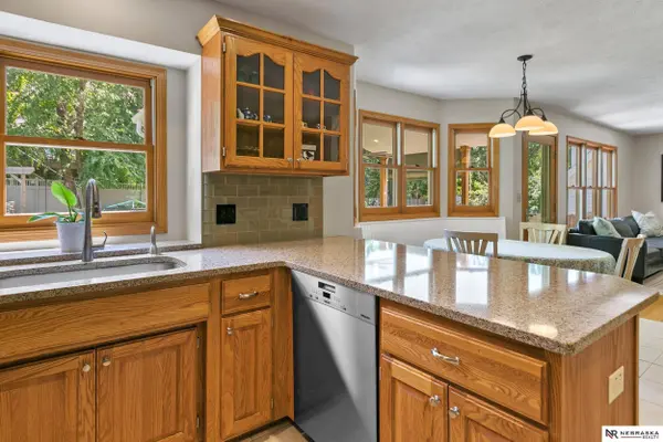 4815 Fir Hollow LN, Lincoln, NE 68516