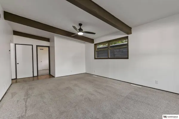 6010 Sunrise RD, Lincoln, NE 68510