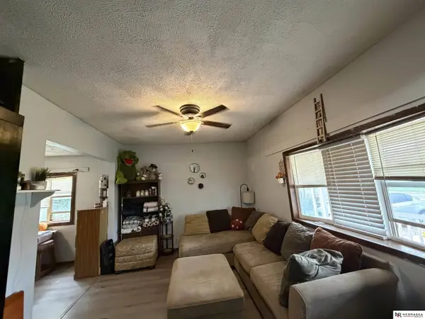 817 5th ST, Friend, NE 68359