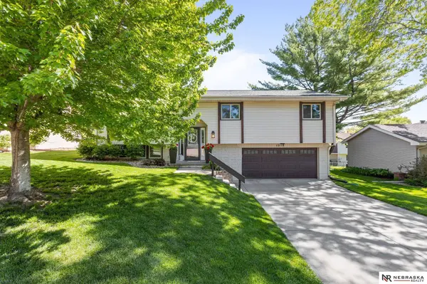 12118 Erskine CIR, Omaha, NE 68164