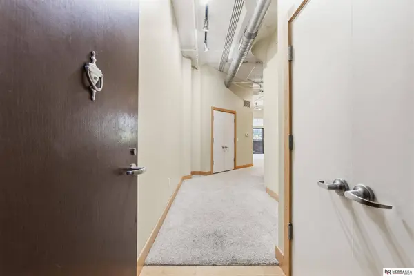 902 Dodge ST, Omaha, NE 68102