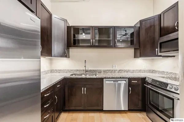 902 Dodge ST, Omaha, NE 68102
