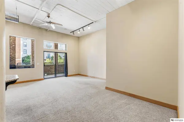 902 Dodge ST, Omaha, NE 68102