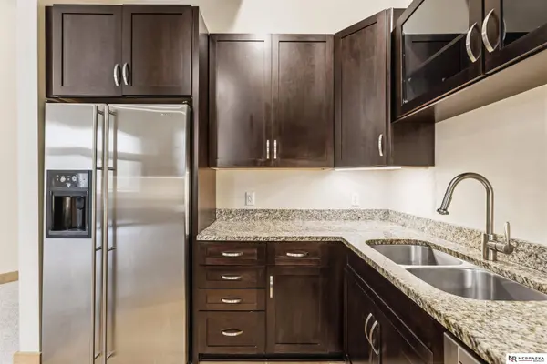 902 Dodge ST, Omaha, NE 68102