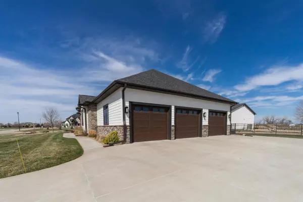 406 Fox Run Street, Hastings, NE 68901