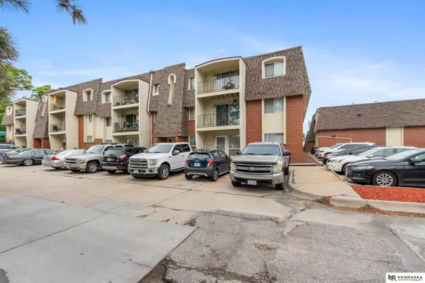 1210 S 120th Plaza  #108, Omaha, NE 68144