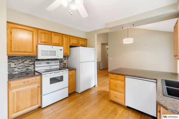 621 S 152nd Circle, Omaha, NE 68154