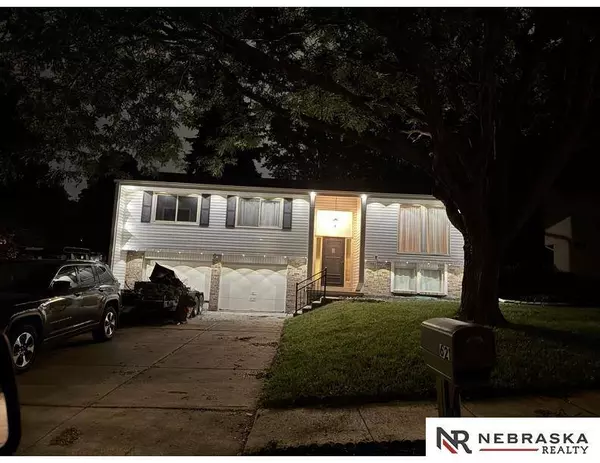 621 S 152nd Circle, Omaha, NE 68154