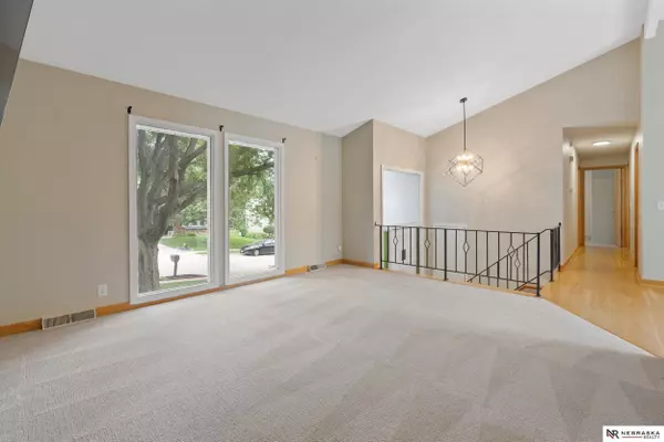 621 S 152nd Circle, Omaha, NE 68154