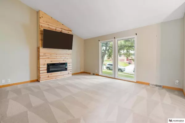 621 S 152nd Circle, Omaha, NE 68154