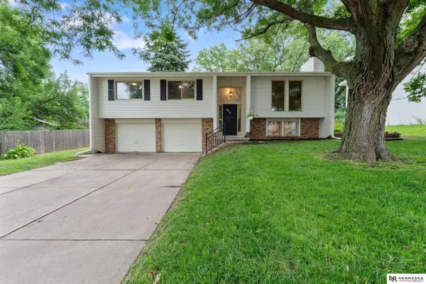 621 S 152nd Circle, Omaha, NE 68154