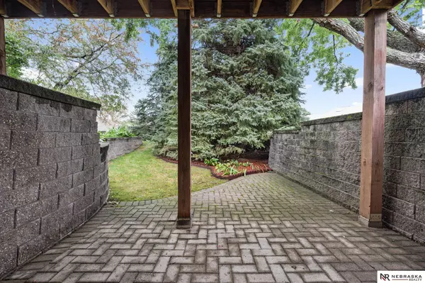 759 N 130th Plaza, Omaha, NE 68154