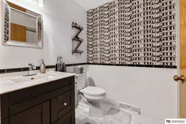 759 N 130th Plaza, Omaha, NE 68154