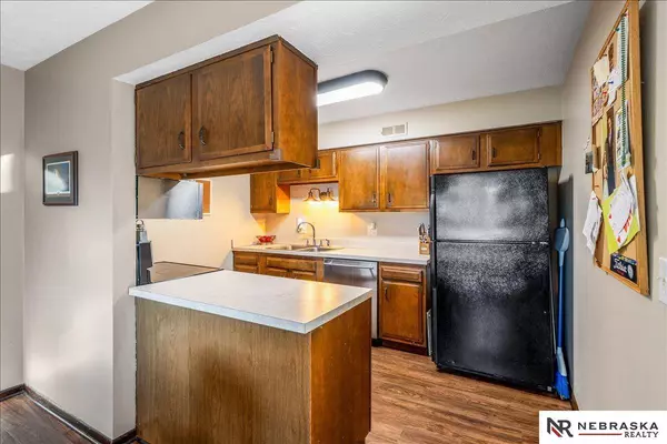 12025 Pierce Plaza  #323, Omaha, NE 68144