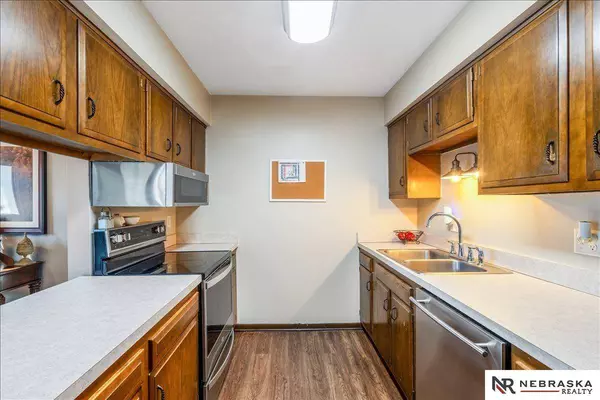 12025 Pierce Plaza  #323, Omaha, NE 68144