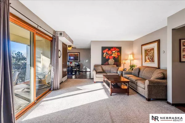 12025 Pierce Plaza  #323, Omaha, NE 68144