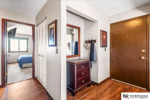 12025 Pierce Plaza  #323, Omaha, NE 68144