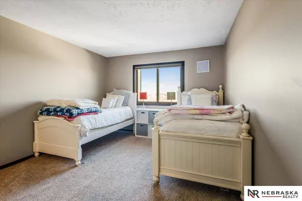 12025 Pierce Plaza #323, Omaha, NE 68144