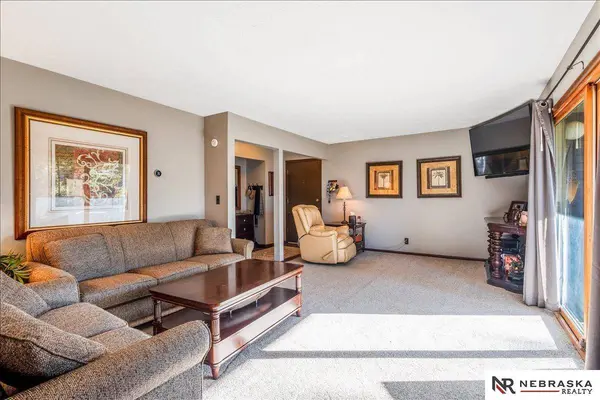 12025 Pierce Plaza #323, Omaha, NE 68144
