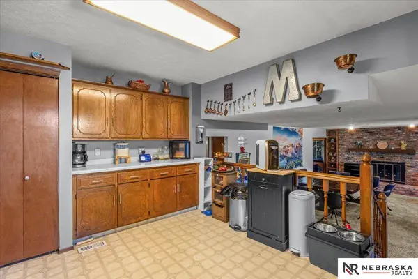 1418 Cherry Tree LN, Papillion, NE 68133