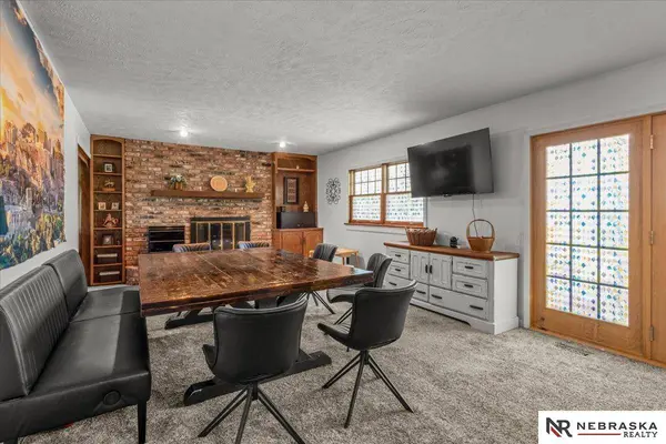 1418 Cherry Tree LN, Papillion, NE 68133