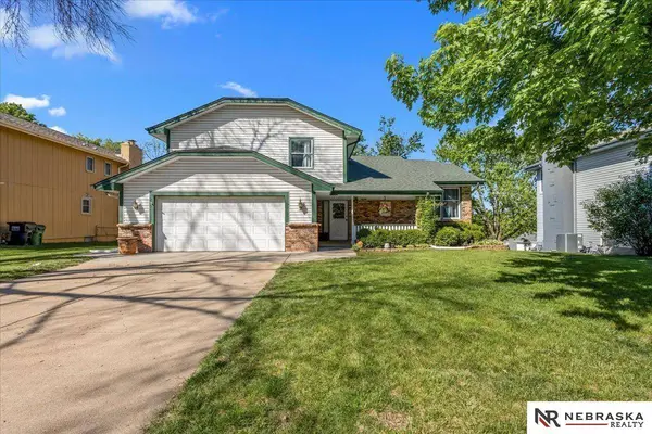 1418 Cherry Tree LN, Papillion, NE 68133