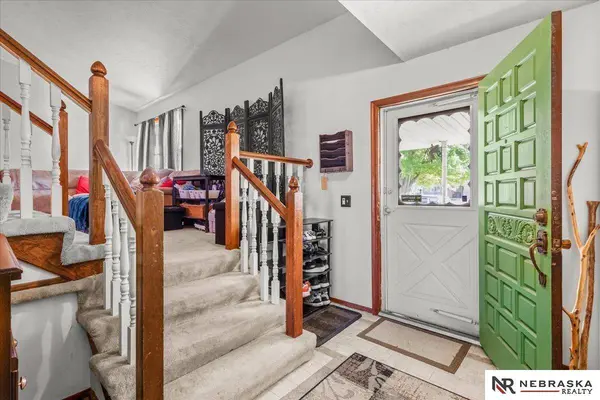 1418 Cherry Tree LN, Papillion, NE 68133