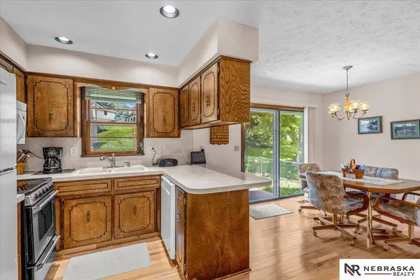 7362 Drexel ST, Ralston, NE 68127
