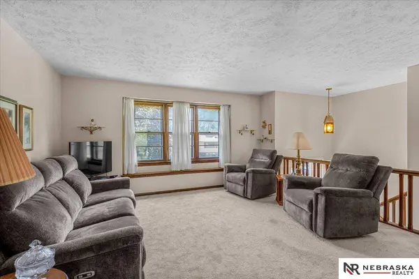 7362 Drexel ST, Ralston, NE 68127