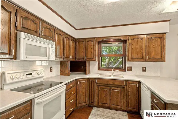 6729 S 75th ST, Ralston, NE 68127