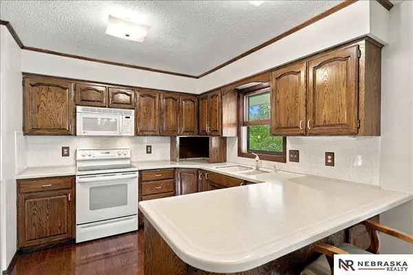 6729 S 75th ST, Ralston, NE 68127