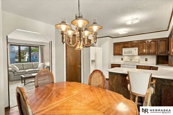 6729 S 75th ST, Ralston, NE 68127