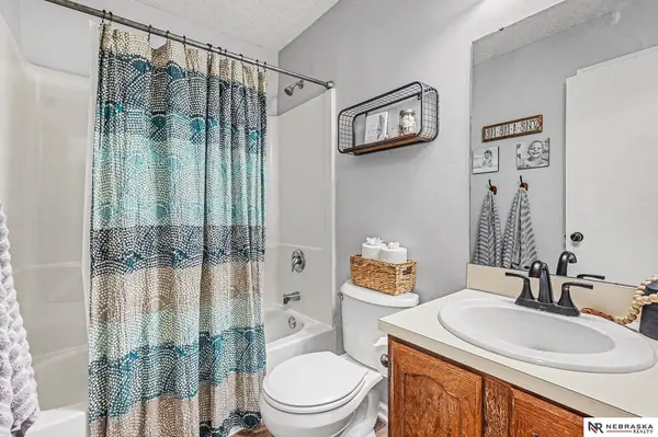 10512 Laurel Avenue, Omaha, NE 68134
