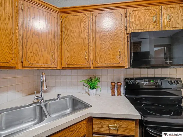 311 E 17th AVE, Bellevue, NE 68005