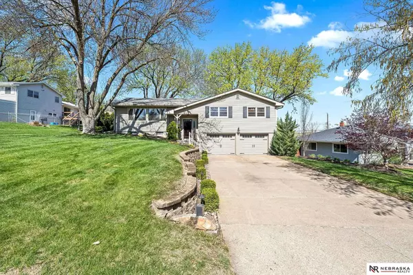 4608 N View Drive, Omaha, NE 68134