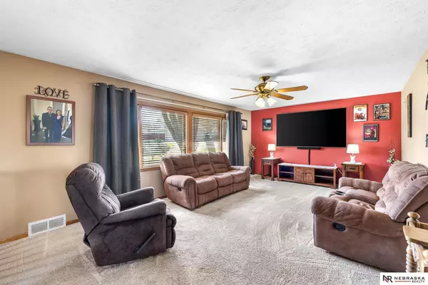 4608 N View Drive, Omaha, NE 68134