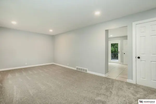 11429 R Street, Omaha, NE 68137