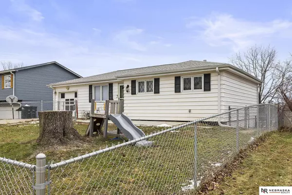 9217 Grand Avenue, Omaha, NE 68134