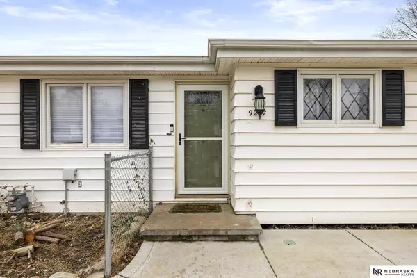 9217 Grand Avenue, Omaha, NE 68134