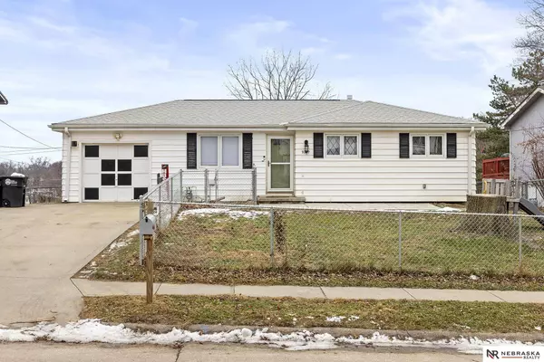9217 Grand Avenue, Omaha, NE 68134