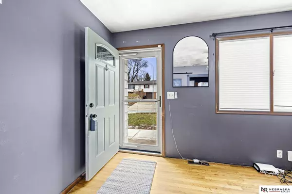 9217 Grand Avenue, Omaha, NE 68134