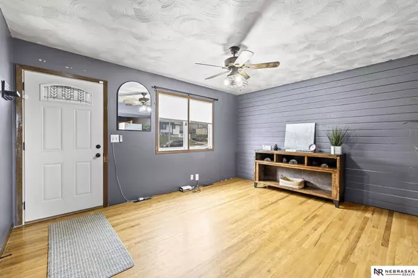 9217 Grand Avenue, Omaha, NE 68134