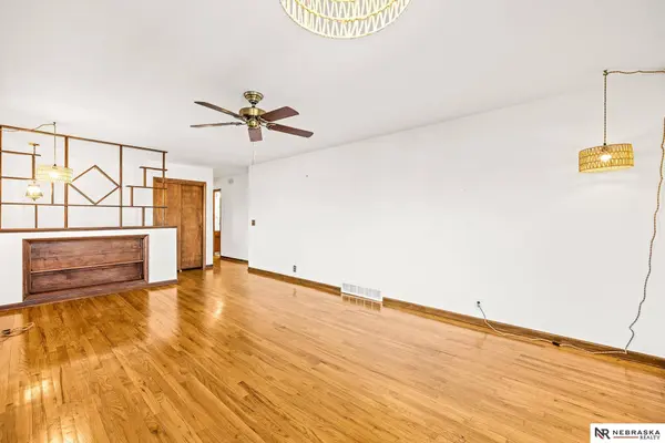 9116 S Circle, Omaha, NE 68127