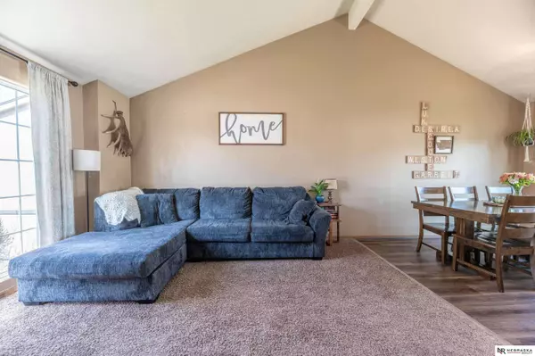 6463 N 113th Circle, Omaha, NE 68164